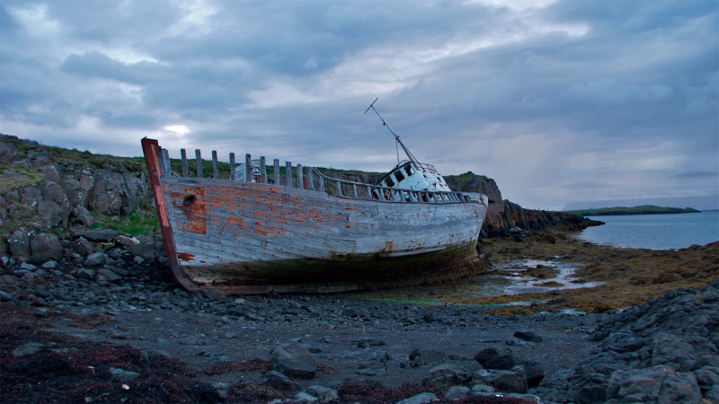 Illustration for article titled 30 Beautifully Haunting Shipwrecks From Around the World